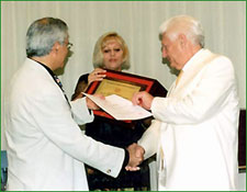 В Монте-Карло Вячеславу Ивановичу торжественно вручили 'Американский  золотой сертификат качества'.